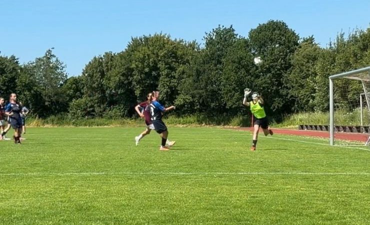 Sylter Nachrichten: Tränen in der Hitze: Sylts Fußballerinnen verlieren das Pokalfinale in der letzten Minute
